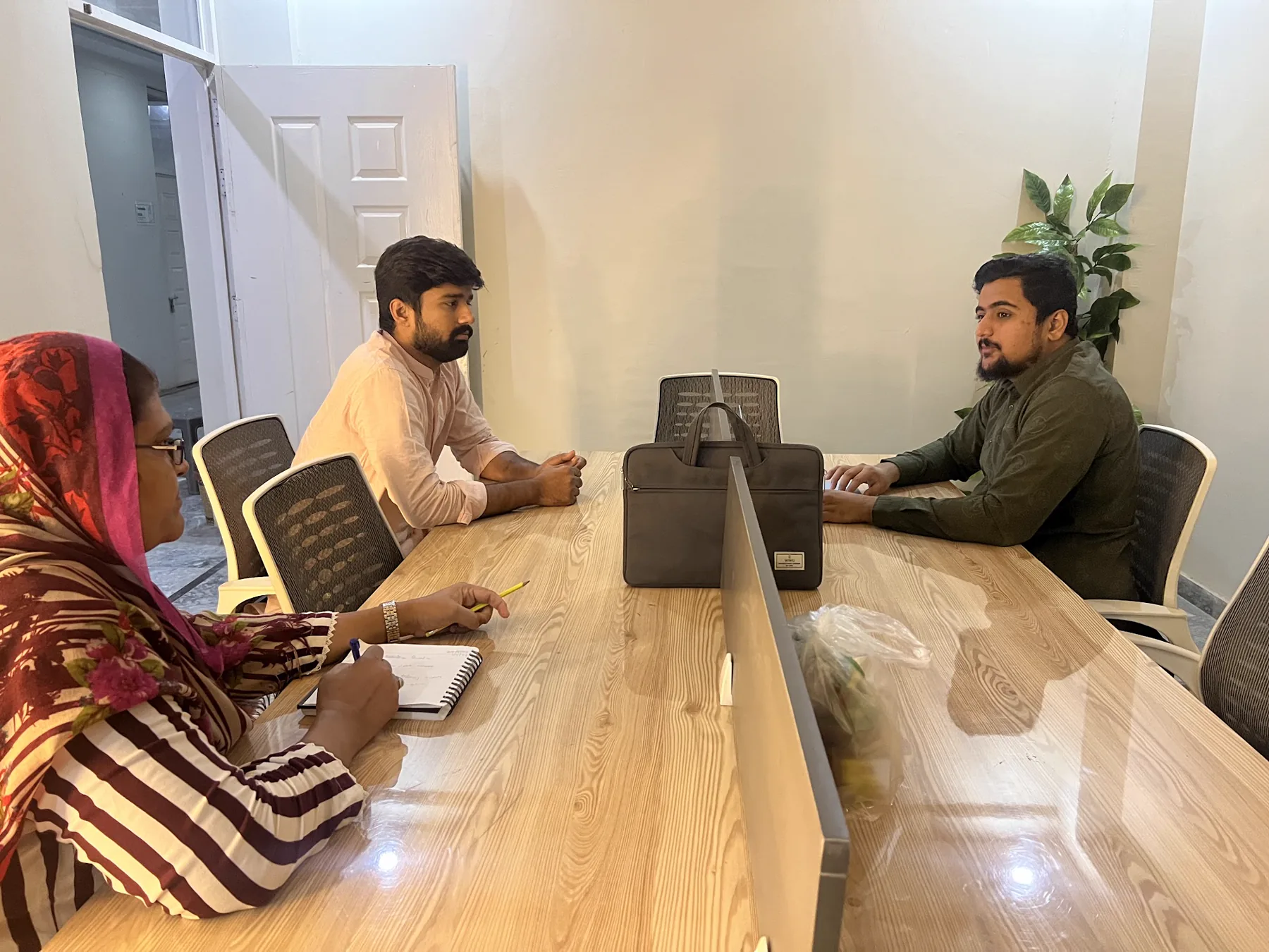 A small AI Data House planning meeting